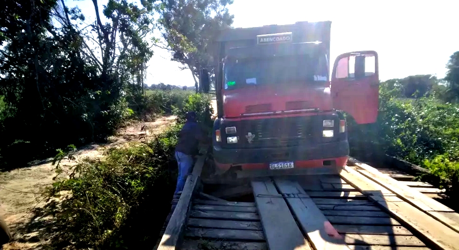 Fluxo foi desviado para a lateral da ponte